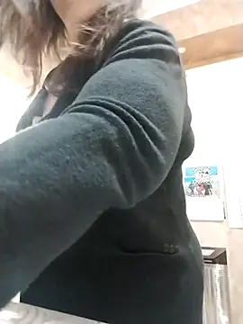 Snapshot of Dolcecurvy chatting on 11/15/25, 10:37 Dolcecurvy online show from 11/15/25, 10:37