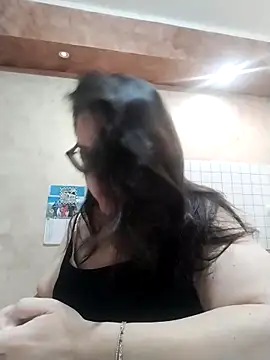 Snapshot of Dolcecurvy chatting on 11/18/25, 08:19 Dolcecurvy online show from 11/18/25, 08:19