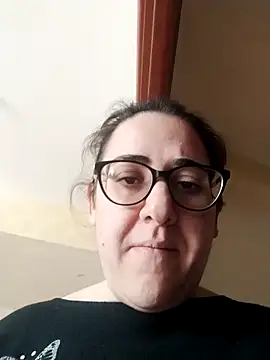 Snapshot of Dolcecurvy chatting on 12/15/25, 09:57 Dolcecurvy online show from 12/15/25, 09:57