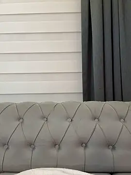 laraaaaaa online show from 10/02/25, 11:01