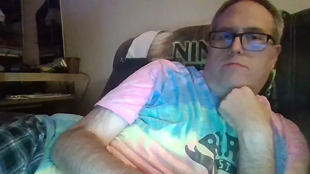 Snapshot of Smallone327 chatting on 09/20/25, 04:24 Smallone327 online show from 09/20/25, 04:24