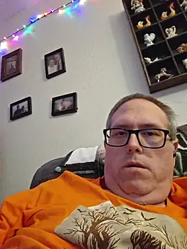 Snapshot of Smallone327 chatting on 10/04/25, 08:40 Smallone327 online show from 10/04/25, 08:40