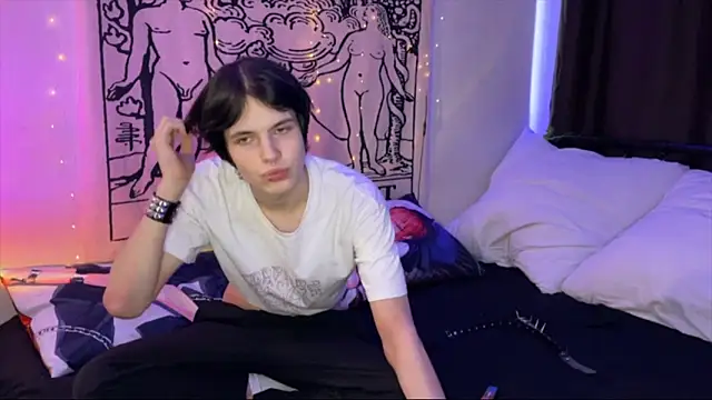 Snapshot of timi-moon chatting on 02/19/25, 10:34 timi-moon online show from 02/19/25, 10:34