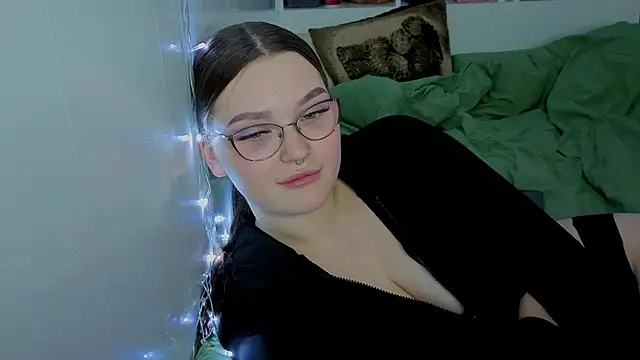 milliedoll online show from 10/18/25, 11:33