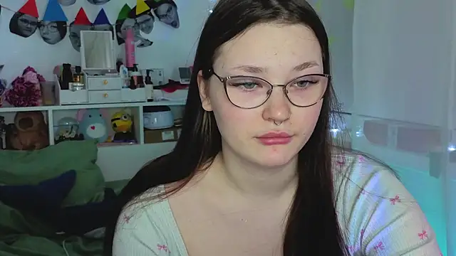 Snapshot of milliedoll chatting on 10/24/25, 06:32 milliedoll online show from 10/24/25, 06:32