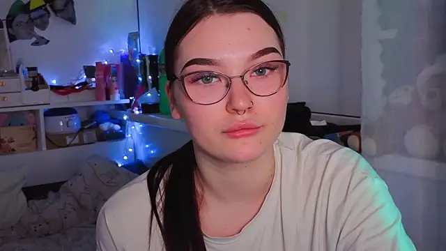 Snapshot of milliedoll chatting on 11/03/25, 09:43 milliedoll online show from 11/03/25, 09:43