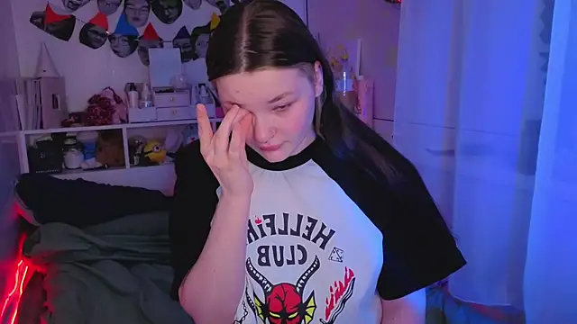 Snapshot of milliedoll chatting on 12/19/25, 03:02 milliedoll online show from 12/19/25, 03:02