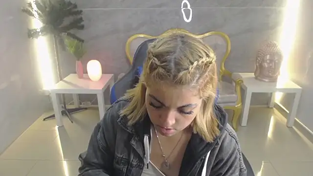 Snapshot of lili_conor_s chatting on 03/13/25, 08:32 lili conor s online show from 03/13/25, 08:32