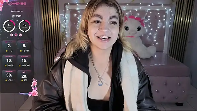 Snapshot of lili_conor_s chatting on 11/16/25, 03:34 lili conor s online show from 11/16/25, 03:34