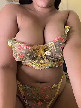 Snapshot of isha_sassy chatting on 03/21/26, 04:54 isha sassy online show from 03/21/26, 04:54