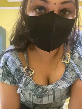 Snapshot of Mahi-Rahul chatting on 03/05/25, 06:12 Mahi-Rahul online show from 03/05/25, 06:12