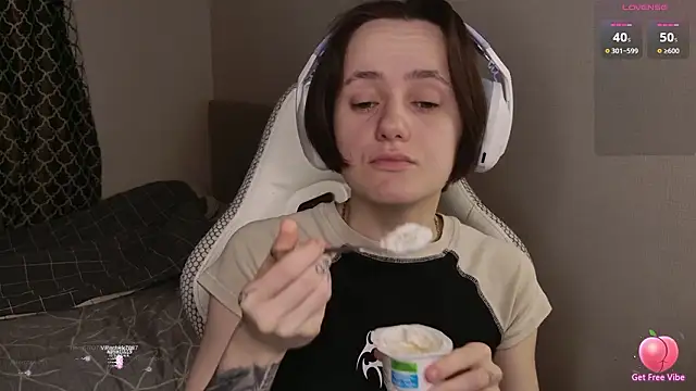 Luna Loveee online show from 03/26/26, 03:56