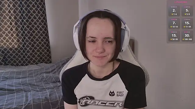 Luna Loveee online show from 04/17/26, 05:10