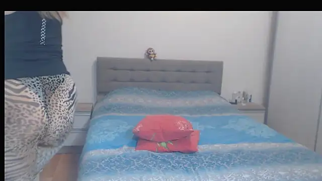 Snapshot of MatureDiana chatting on 02/04/26, 02:28 MatureDiana online show from 02/04/26, 02:28