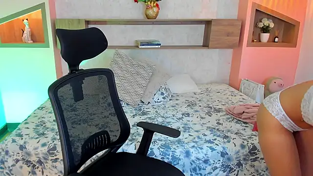 Lucia Brown  online show from 03/22/25, 06:25