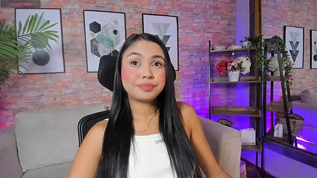 Lucia Brown  online show from 09/26/25, 03:49