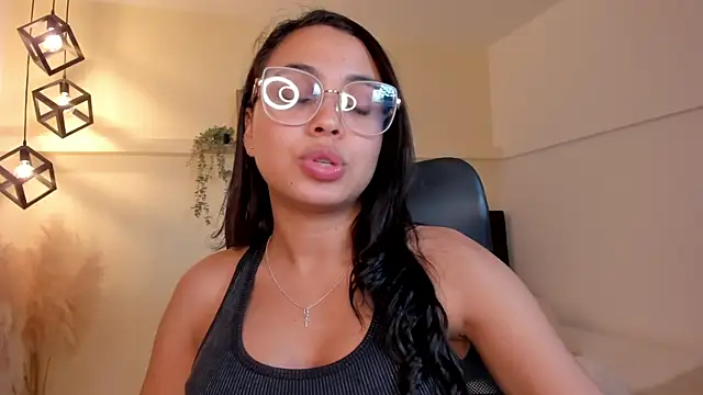 Lucia Brown  online show from 06/25/26, 07:51