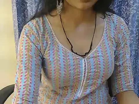 Snapshot of Cute_Pihu01 chatting on 11/27/25, 04:42 Cute Pihu01 online show from 11/27/25, 04:42