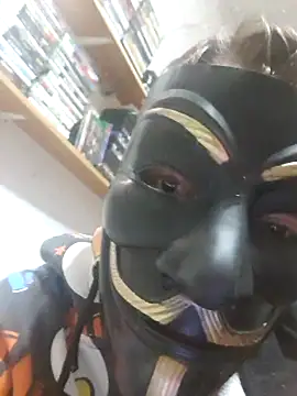 Snapshot of Zsikti900 chatting on 02/19/25, 07:59 Zsikti900 online show from 02/19/25, 07:59