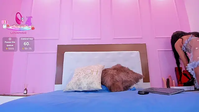 Snapshot of SOPHIATRISTA chatting on 09/15/25, 12:27 SOPHIATRISTA online show from 09/15/25, 12:27