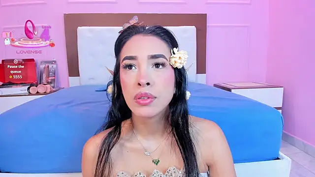 Snapshot of SOPHIATRISTA chatting on 10/31/25, 12:17 SOPHIATRISTA online show from 10/31/25, 12:17