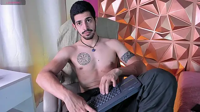 AlejandroStormm online show from 03/25/26, 04:51