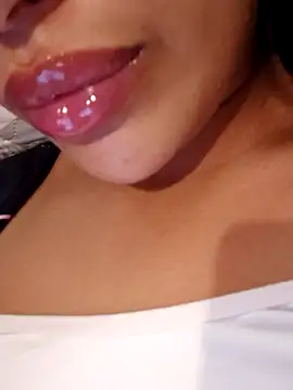 Sexlove1xo online show from 10/13/25, 03:01