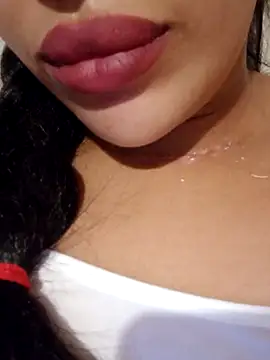 Sexlove1xo online show from 11/06/25, 02:34