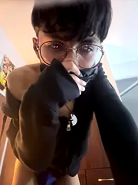 twinkperu18 online show from 10/26/25, 02:17