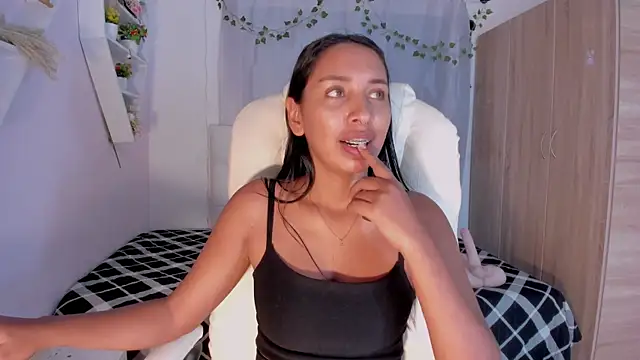 Emma lorense22 online show from 12/01/25, 07:19