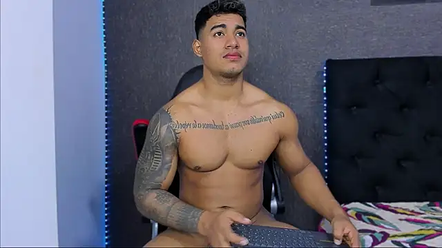 luigi hot  online show from 03/16/25, 07:06