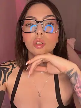 Snapshot of wicked_babyy chatting on 02/27/25, 12:32 wicked babyy online show from 02/27/25, 12:32