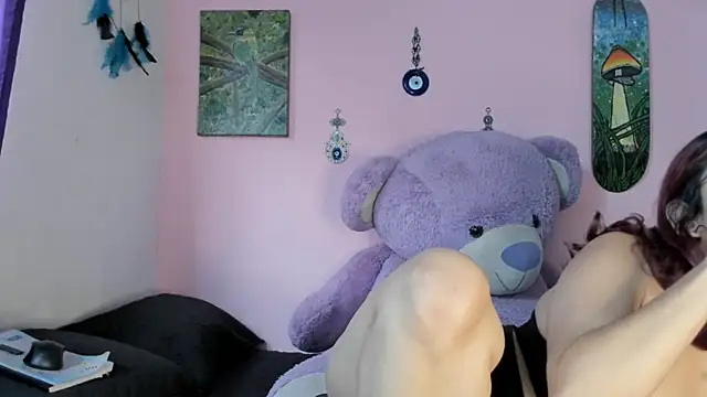 Maddy Jhonsson online show from 04/13/26, 10:04