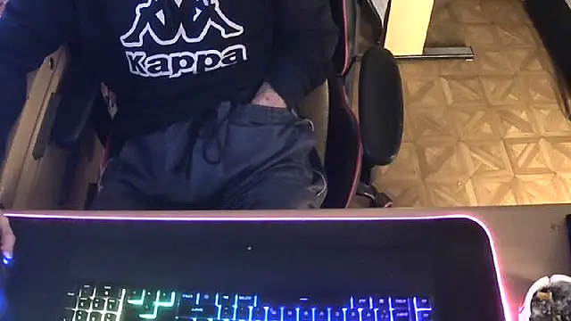 Snapshot of DerGeileLoveboy chatting on 09/19/25, 04:58 DerGeileLoveboy online show from 09/19/25, 04:58