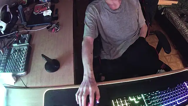 Snapshot of DerGeileLoveboy chatting on 10/02/25, 01:23 DerGeileLoveboy online show from 10/02/25, 01:23