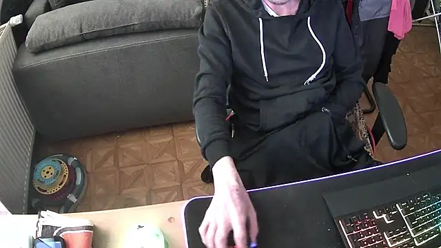 Snapshot of DerGeileLoveboy chatting on 10/20/25, 10:59 DerGeileLoveboy online show from 10/20/25, 10:59