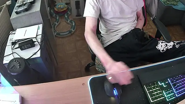 Snapshot of DerGeileLoveboy chatting on 11/21/25, 08:13 DerGeileLoveboy online show from 11/21/25, 08:13