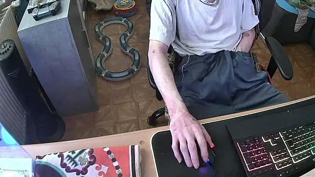 Snapshot of DerGeileLoveboy chatting on 11/27/25, 12:18 DerGeileLoveboy online show from 11/27/25, 12:18