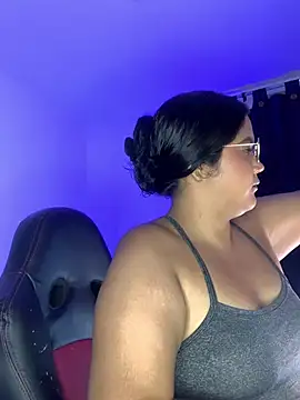 Leah yuah  online show from 02/24/25, 11:41