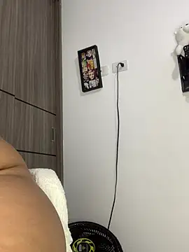 Leah yuah  online show from 03/08/25, 01:25