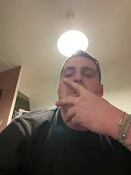 Snapshot of malejpelos chatting on 02/23/25, 03:13 malejpelos online show from 02/23/25, 03:13