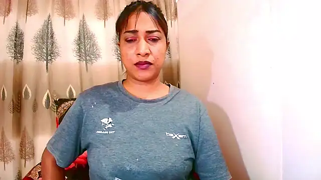 Snapshot of Indian_Erotic69 chatting on 06/25/26, 05:45 Indian Erotic69 online show from 06/25/26, 05:45