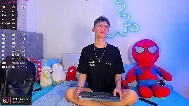 callum 77 online show from 10/24/25, 06:54