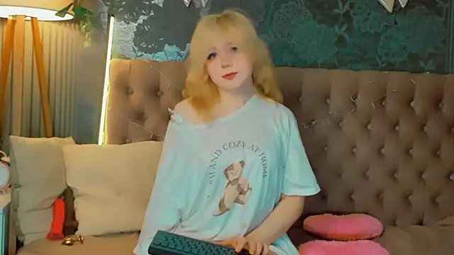 EmilyAngells online show from 03/10/26, 06:51