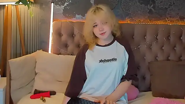 EmilyAngells online show from 03/16/26, 07:01