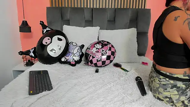 Georgina Vega online show from 10/28/25, 04:16