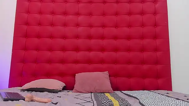 Snapshot of Maite_Smith_ chatting on 03/04/25, 03:04 Maite Smith online show from 03/04/25, 03:04