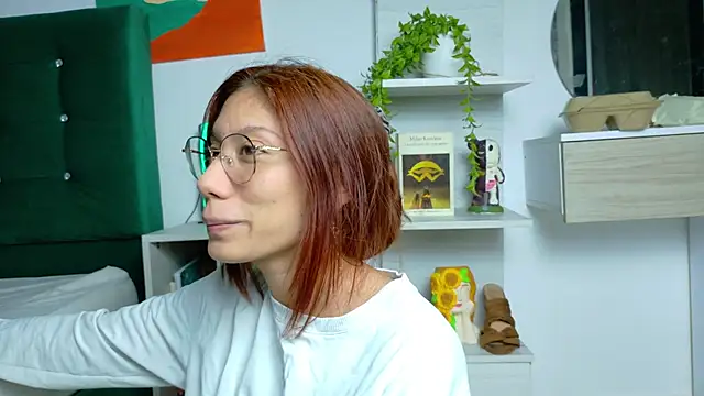 Snapshot of zarahCute chatting on 10/13/25, 05:18 zarahCute online show from 10/13/25, 05:18