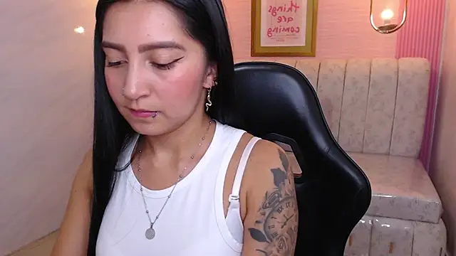 Snapshot of madhison_klain_s chatting on 10/10/25, 08:19 madhison klain s online show from 10/10/25, 08:19