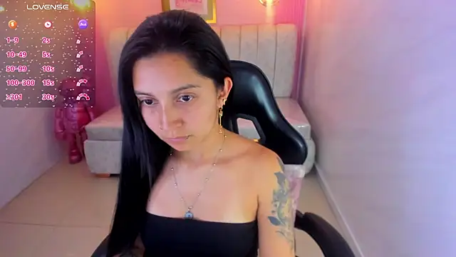 Snapshot of madhison_klain_s chatting on 12/05/25, 08:05 madhison klain s online show from 12/05/25, 08:05